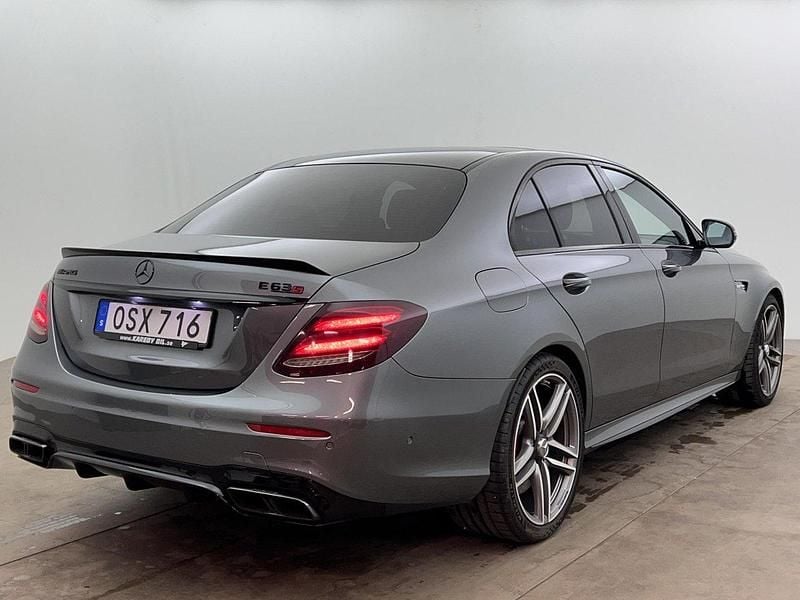 Grå Begagnad 2018 Mercedes E63S AMG AMG Sedan | 679 000 kr - Bild 1/4