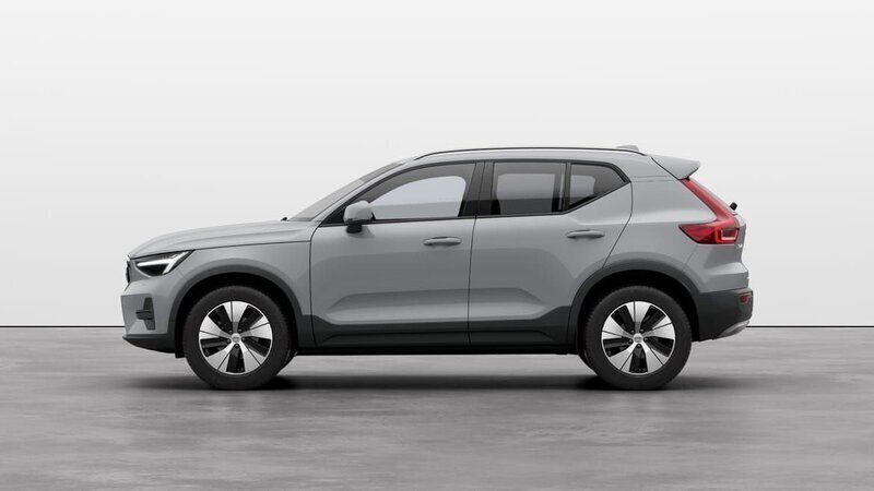 Grå Begagnad 2024 Volvo XC40 Core SUV | 399 800 kr (Lite dyr) - Bild 1/4