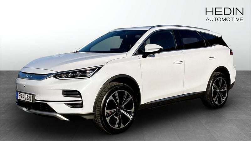 Vit (white) Begagnad 2024 BYD Tang SUV | 639 900 kr (Bra pris) - Bild 1/4