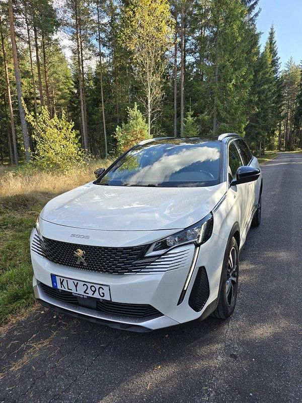 Vit Begagnad 2020 Peugeot 5008 Minibuss | 277 500 kr (Lite dyr) - Bild 1/4