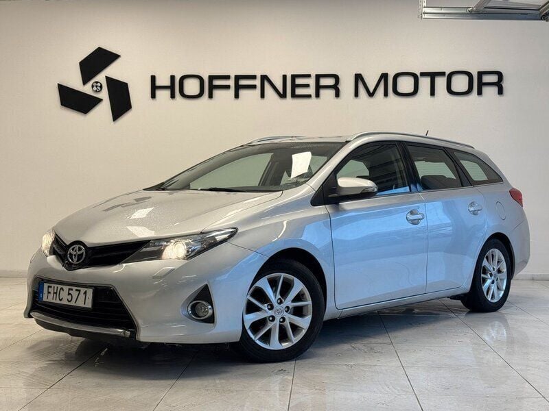 Silver Begagnad 2013 Toyota Auris Touring Sports Active Kombi | 99 000 kr (Lite dyr) - Bild 1/4