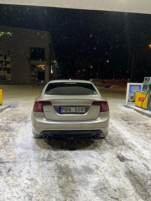 Begagnad 2012 Volvo S60 Sedan | 73 000 kr (Bra pris) - Bild 1/4