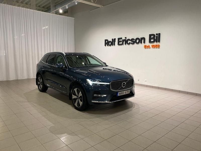 Mörkblå (blå) Begagnad 2023 Volvo XC60 Core SUV | 459 500 kr (Bra pris) - Bild 1/4