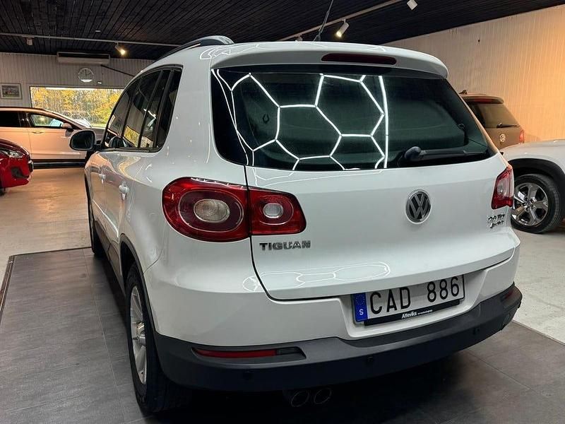 Begagnad VW Tiguan Track & Field 140 HK (102 kW) 2010 Vit SUV