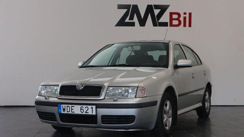 Silver Begagnad 2004 Skoda Octavia Tour | 22 900 kr (Marknadspris) - Bild 1/4