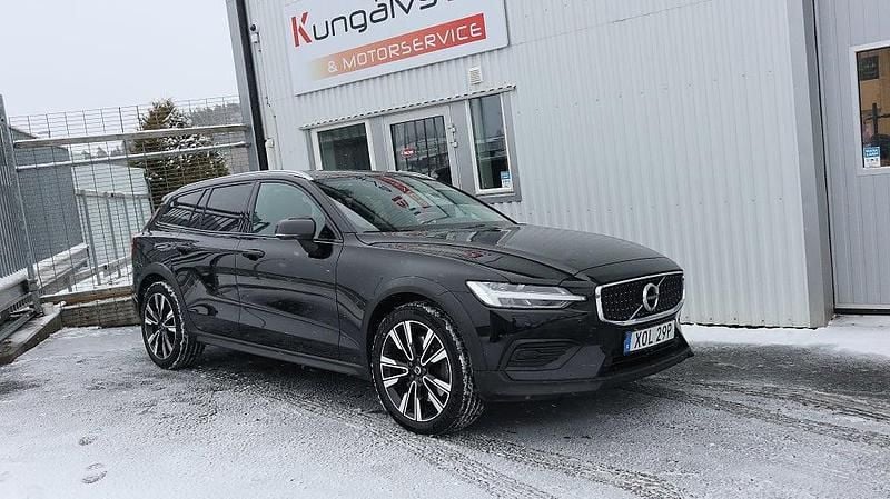 Svart Begagnad 2021 Volvo V60 CC Kombi | 284 500 kr (Bra pris) - Bild 1/4