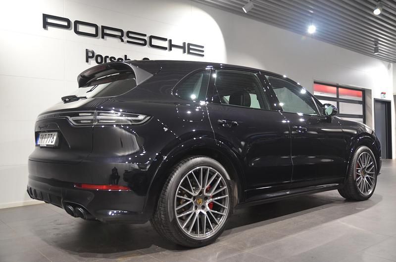 Begagnad Porsche Cayenne GTS 460 HK (338 kW) 2021 Svart SUV