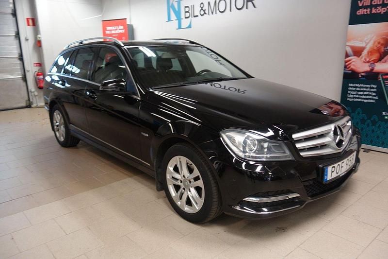 Svart (svartmetallic) Begagnad 2012 Mercedes C180 Kombi | 99 900 kr - Bild 1/4