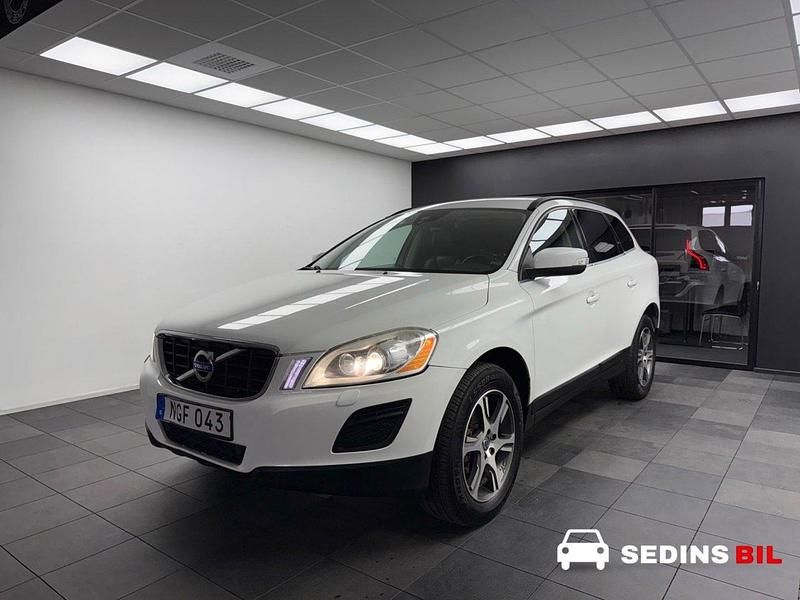 Vit Begagnad 2013 Volvo XC60 Momentum SUV | 79 900 kr (Marknadspris) - Bild 1/3
