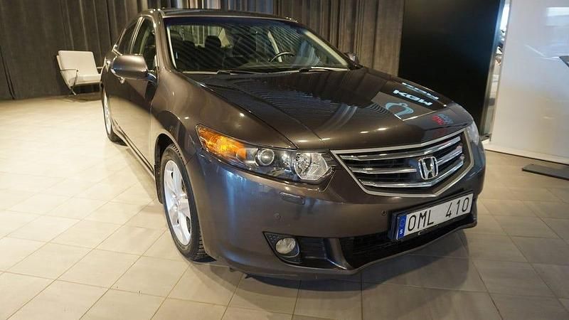 Mörkgrå Begagnad 2009 Honda Accord Executive Sedan | 42 500 kr (Marknadspris) - Bild 1/4