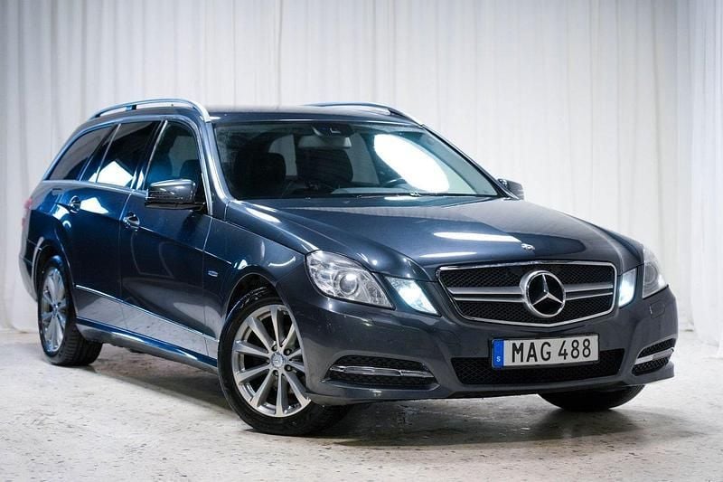 Mörkgrå (grå) Begagnad 2011 Mercedes E220 Avantgarde Kombi | 89 900 kr (Marknadspris) - Bild 1/4