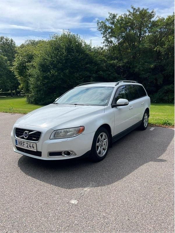 Vit Begagnad 2009 Volvo V70 Kinetic Kombi | 45 000 kr (Superpris) - Bild 1/4