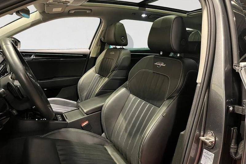 Begagnad Skoda Superb LAURIN & KLEMENT 218 HK (160 kW) 2022 Grå Kombi