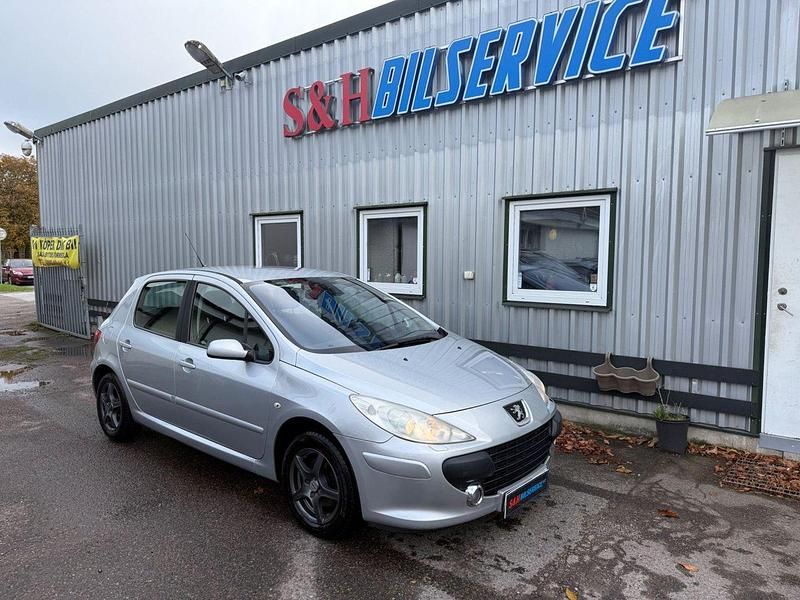 Ljusgrå Begagnad 2006 Peugeot 307 Halvkombi | 33 900 kr (Lite dyr) - Bild 1/4