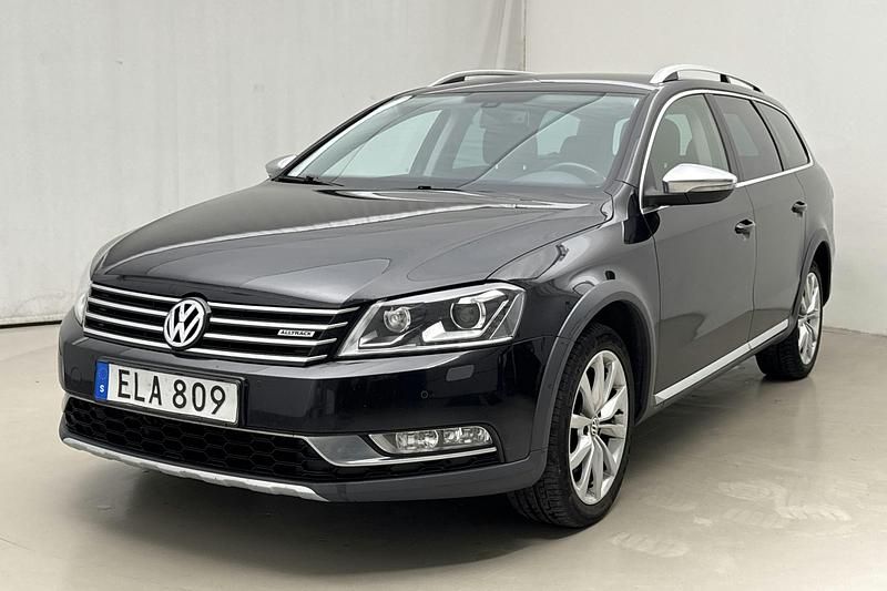 Svart Begagnad 2015 VW Passat Sedan | 124 000 kr (Superpris) - Bild 1/4