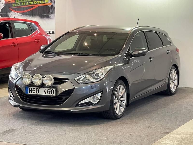 Silver Begagnad 2013 Hyundai i40 Kombi | 69 900 kr (Marknadspris) - Bild 1/4