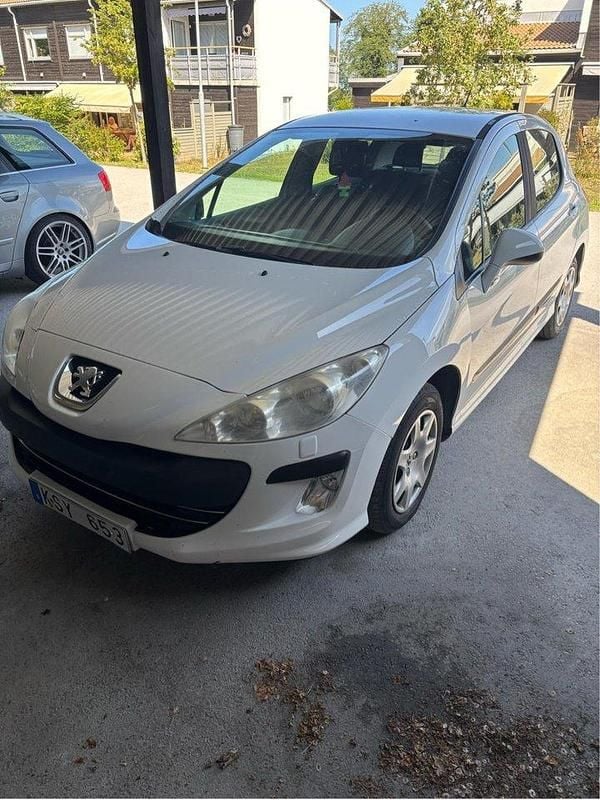 Vit Begagnad 2010 Peugeot 308 Halvkombi | 29 000 kr - Bild 1/4