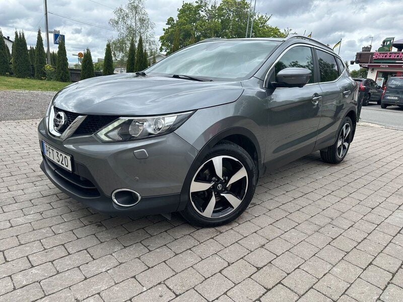 Grå Begagnad 2017 Nissan Qashqai SUV | 139 900 kr (Marknadspris) - Bild 1/4