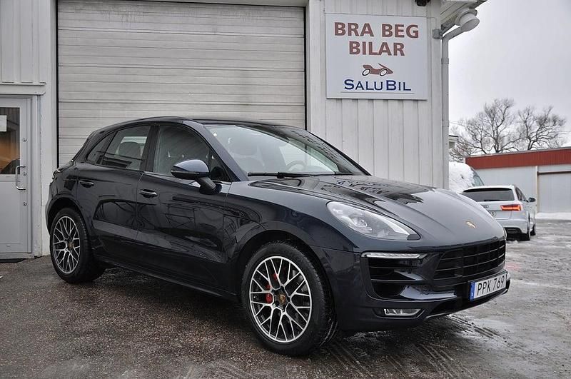Night blue metallic Begagnad 2017 Porsche Macan GTS Sport SUV | 425 000 kr (Marknadspris) - Bild 1/4