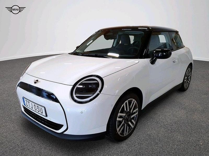 Vit Begagnad 2024 Mini Cooper Halvkombi | 349 900 kr - Bild 1/4
