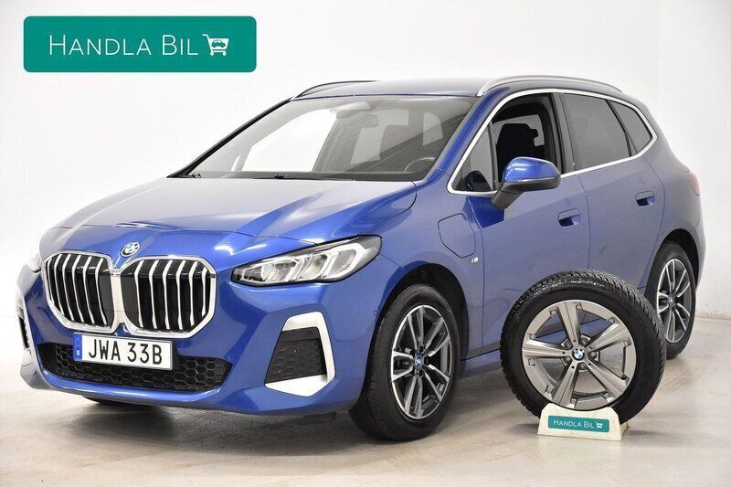 Blå Begagnad 2023 BMW 225 M Sport Halvkombi | 369 900 kr (Marknadspris) - Bild 1/3