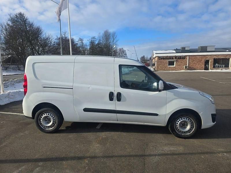 Begagnad Opel Combo 95 HK (69 kW) 2017 Vit Minibuss