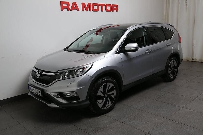 Alabaster silver metallic (mörk kläd) Begagnad 2015 Honda CR-V Executive SUV | 179 900 kr (Marknadspris) - Bild 1/3