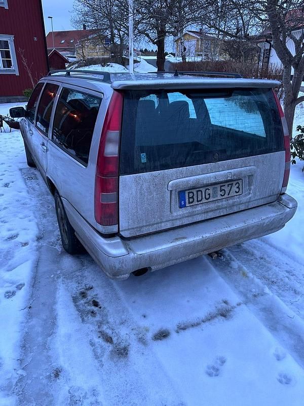 Begagnad Volvo V70 170 HK (125 kW) 1998 Silver Kombi