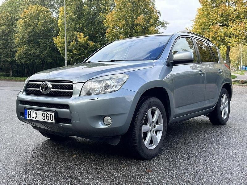Grön Begagnad 2007 Toyota RAV4 SUV | 63 495 kr (Bra pris) - Bild 1/4