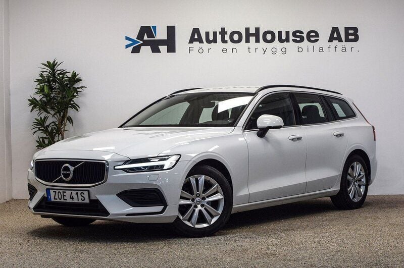 Vit Begagnad 2022 Volvo V60 Momentum Kombi | 289 000 kr (Marknadspris) - Bild 1/4