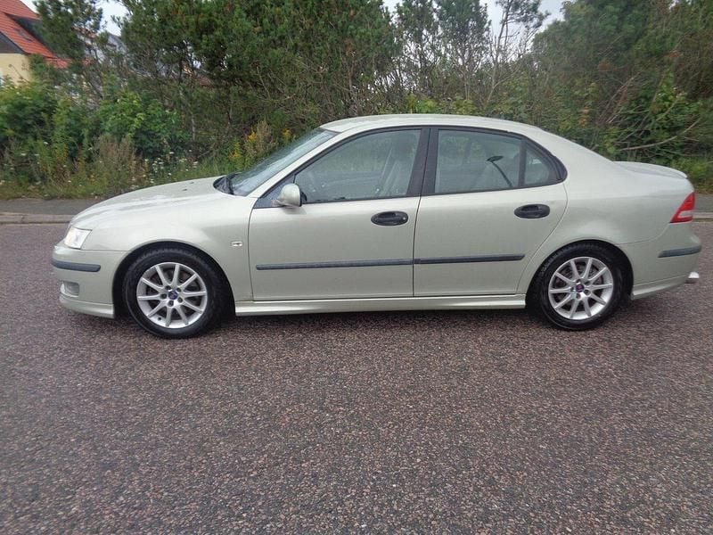 Ljusgrå Begagnad 2005 Saab 9-3 Aero Sedan | 21 000 kr (Marknadspris) - Bild 1/4