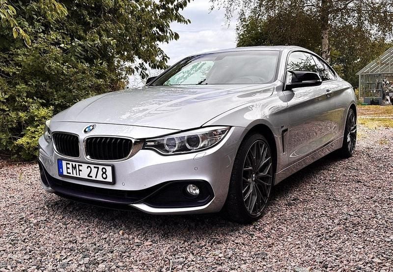Silver Begagnad 2014 BMW 428 Sport Line Sportkupé | 199 000 kr (Marknadspris) - Bild 1/4