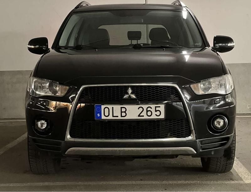 Svart Begagnad 2011 Mitsubishi Outlander Comfort Edition SUV | 49 900 kr (Bra pris) - Bild 1/3