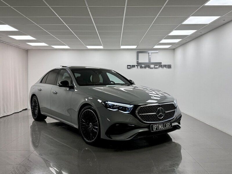 Grå Begagnad 2024 Mercedes E200 AMG Sedan | 869 900 kr - Bild 1/4
