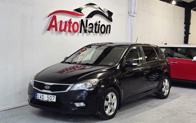 Begagnad Kia Ceed 128 HK (94 kW) 2012 Svart Halvkombi
