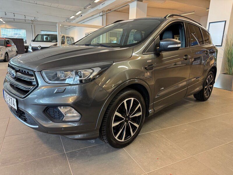 Grå Begagnad 2017 Ford Kuga ST-Line SUV | 189 900 kr (Lite dyr) - Bild 1/4