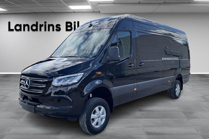 Svart (obsidiansvart metallic) Ny 2025 Mercedes Sprinter Van | 967 213 kr - Bild 1/4