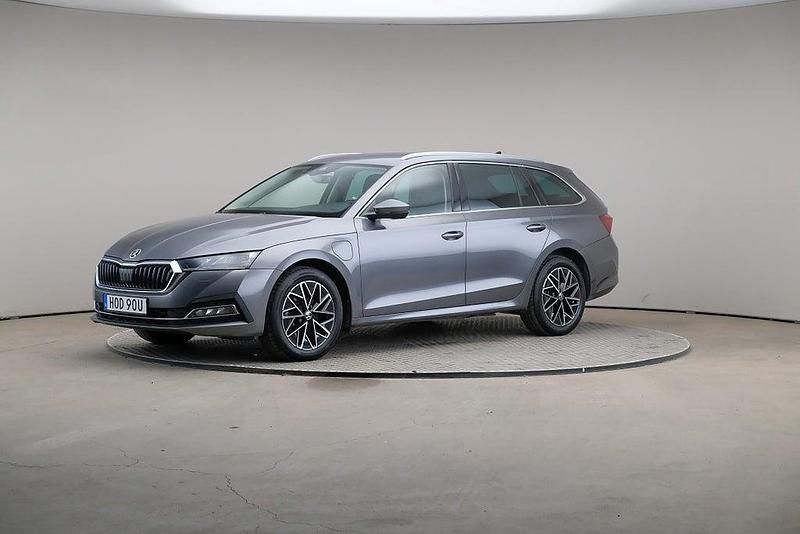Grå Begagnad 2022 Skoda Octavia Style Kombi | 269 000 kr (Bra pris) - Bild 1/4