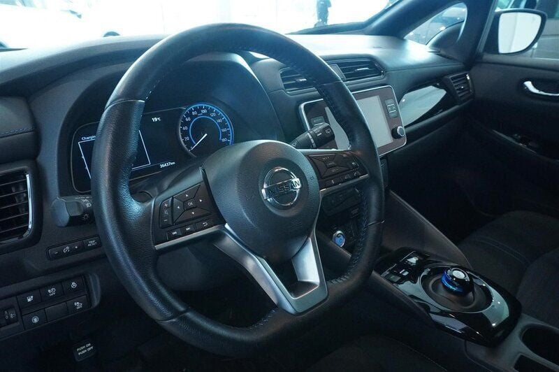 Begagnad Nissan Leaf N-Connecta 110 kW (150 HK) 2022 Okänd Halvkombi