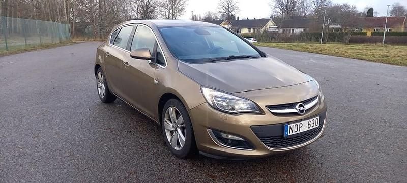 Begagnad Opel Astra 140 HK (102 kW) 2013 Halvkombi