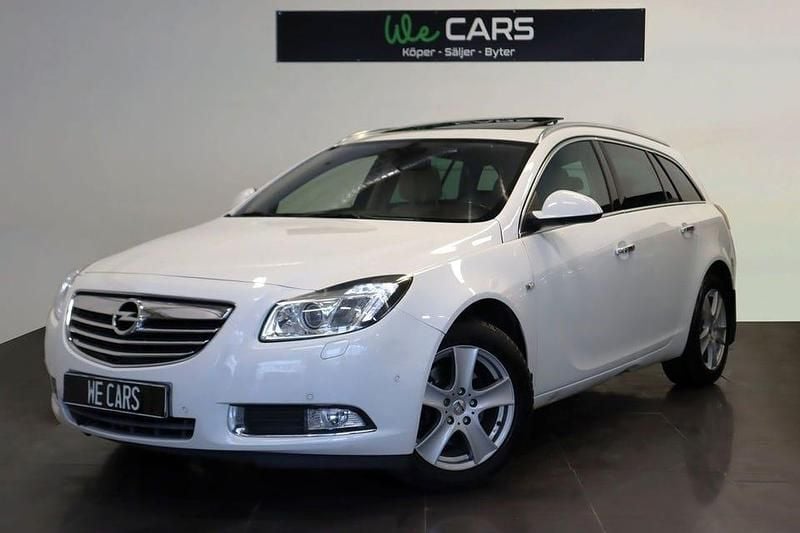 Begagnad Opel Insignia Cosmo 195 HK (143 kW) 2013 Vit Kombi