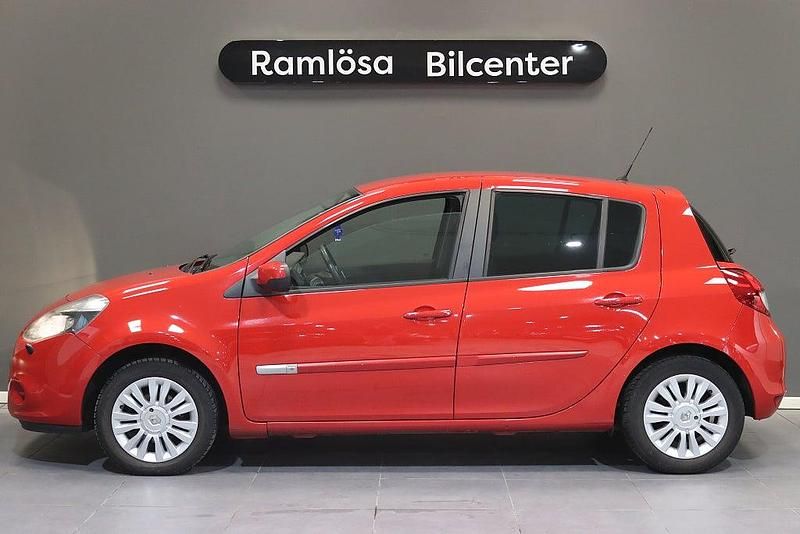 Röd Begagnad 2012 Renault Clio R.S. Halvkombi | 56 900 kr (Lite dyr) - Bild 1/4