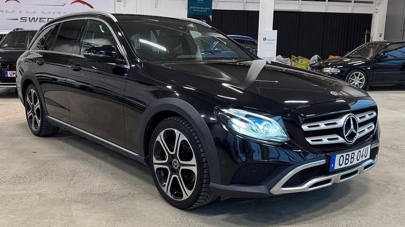 Svart Begagnad 2020 Mercedes E220 Kombi | 419 900 kr (Dyr) - Bild 1/4