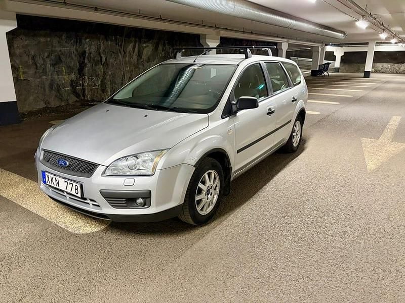 Silver Begagnad 2006 Ford Focus Kombi | 15 000 kr (Marknadspris) - Bild 1/4