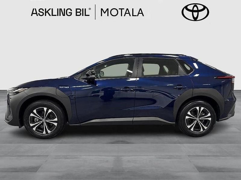 Begagnad Toyota bZ4X Active 150 kW (204 HK) 2023 Mörkblå SUV