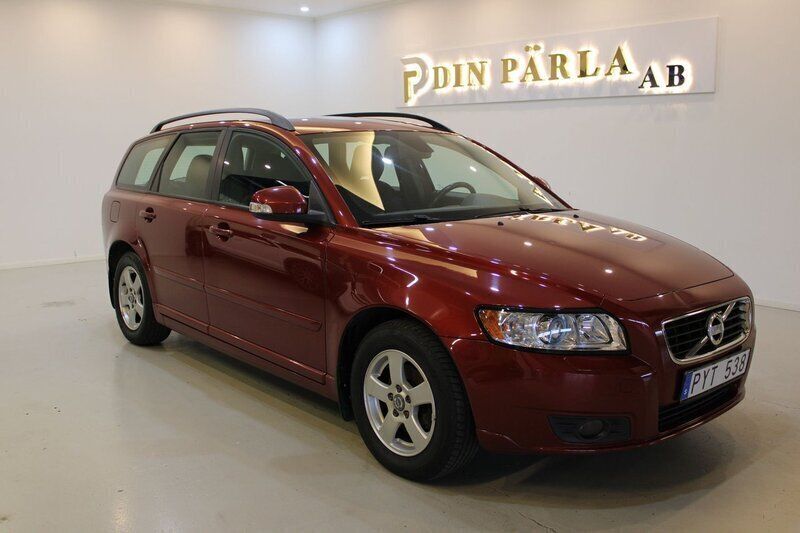 Röd Begagnad 2011 Volvo V50 Momentum Kombi | 59 900 kr - Bild 1/4