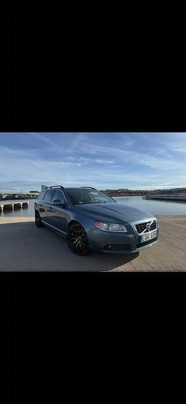 Begagnad Volvo V70 Momentum 215 HK (158 kW) 2012 Blå metallic Kombi