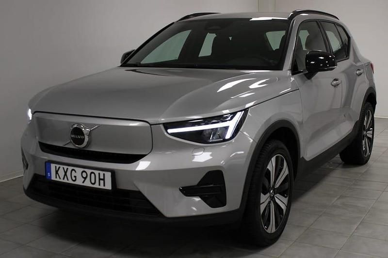 Silver Begagnad 2023 Volvo XC40 Core SUV | 329 000 kr - Bild 1/4
