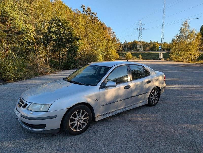 Grå Begagnad 2004 Saab 9-3 Linear Sedan | 3 000 kr (Superpris) - Bild 1/4
