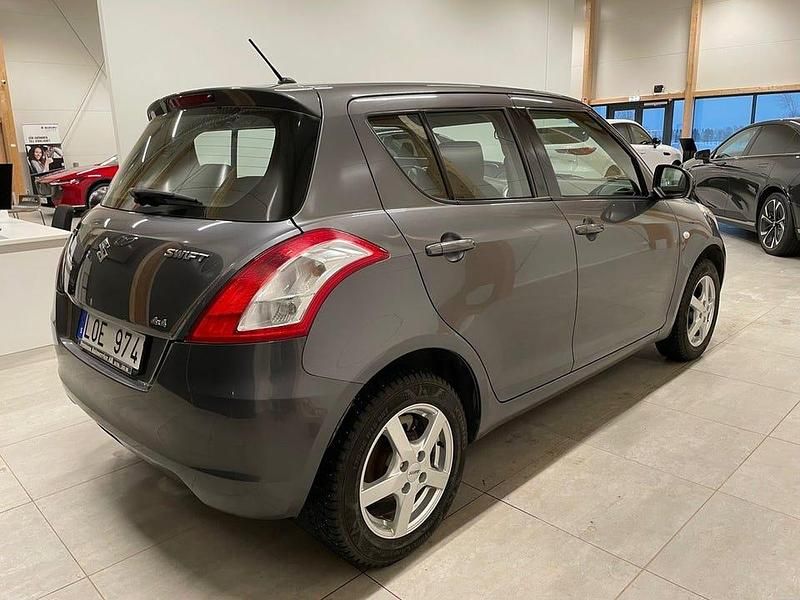 Begagnad Suzuki Swift 94 HK (69 kW) 2010 Grå Halvkombi
